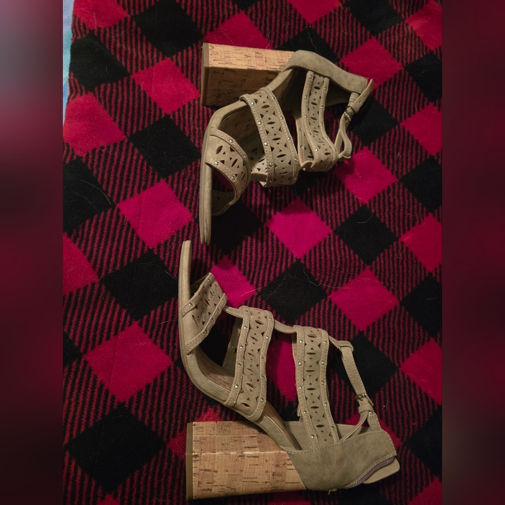 G by Guess Beige Cutout Heels